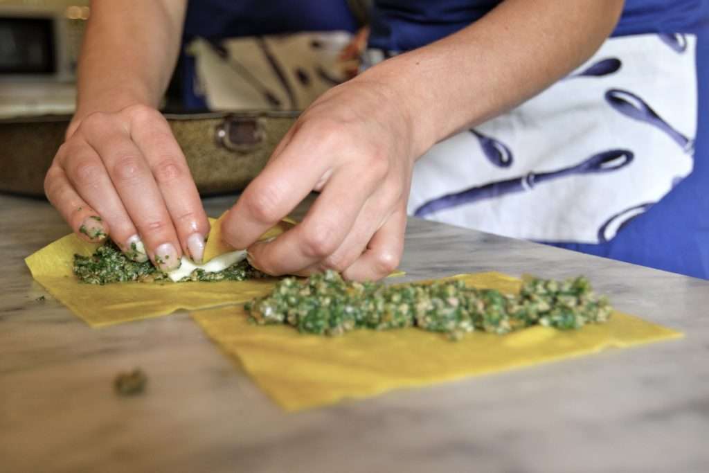 how to roll Italian cannelloni