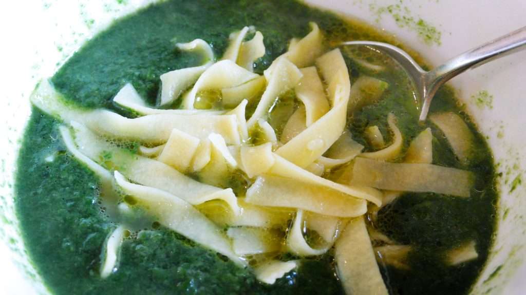 vellutata spinach soup with fresh pasta