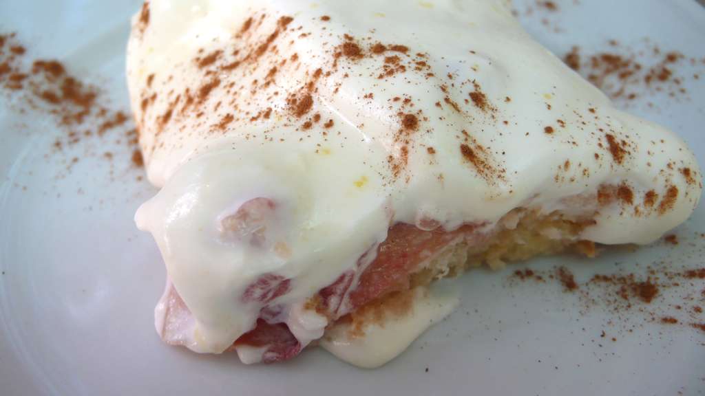 tiramisu with white peaches